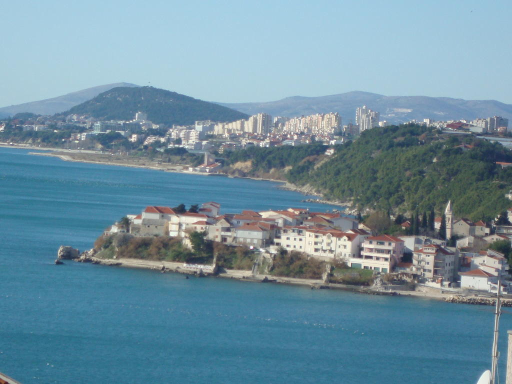 Apartments Villa Amalia Omiš Buitenkant foto