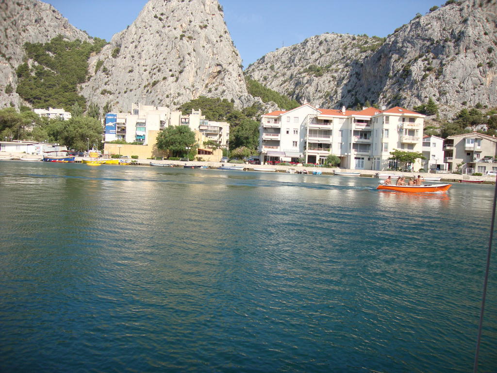 Apartments Villa Amalia Omiš Buitenkant foto