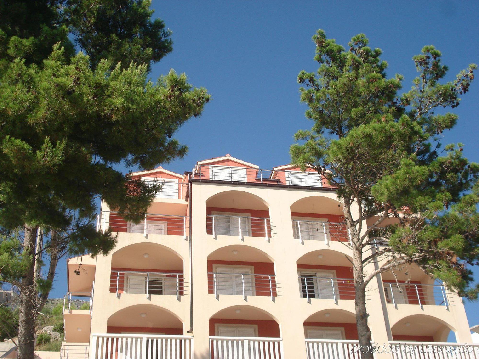 Apartments Villa Amalia Omiš Buitenkant foto